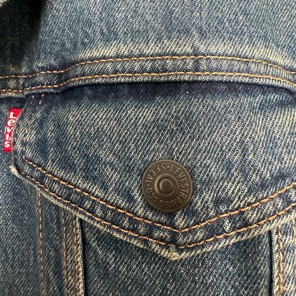 Levi’s Denim Jacket with Striped Sherpa Lining - Picture 3 of 5